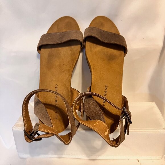Lucky Brand Wedge 2 1/2" Heels-Suede Ankle Strap Buckle-Taupe/Tan-Size 8 1/2 - Picture 3 of 14